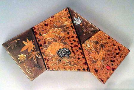 Un lacado áureo en Münster Nudo pentagonal Munster