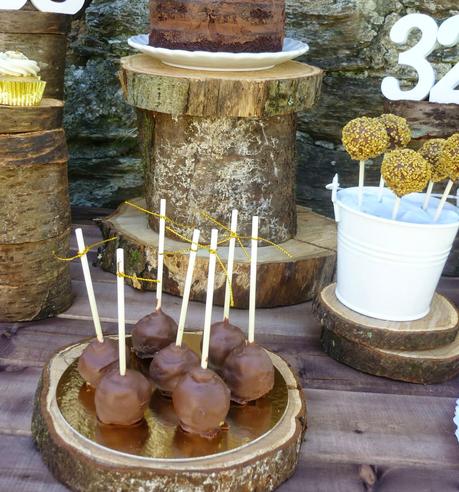 Mesa dulce doble cumpleaños. Tarta Devil´s Food Cake Mesa dulce doble cumpleaños. Tarta Devil´s Food Cake