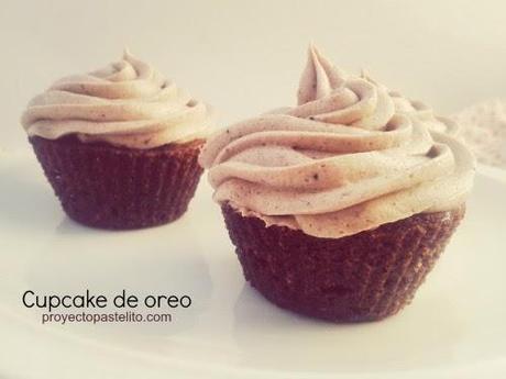 Cupcakes y frosting de oreo Cupcakes y frosting de oreo