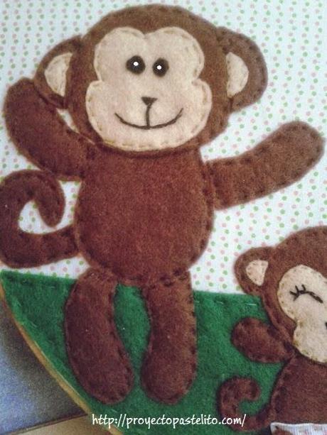 Bastidor decorativo- Monos en fieltro