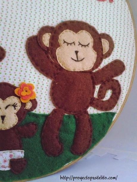 Bastidor decorativo- Monos en fieltro Bastidor decorativo- Monos en fieltro