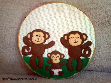 Bastidor decorativo- Monos en fieltro