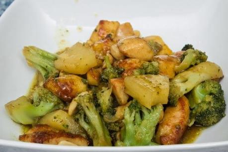 pollo y brócoli con piña al cava pollo y brócoli con piña al cava