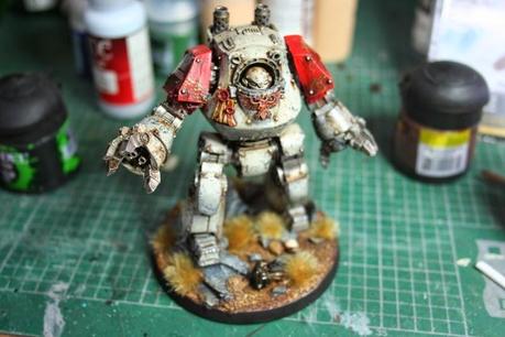 Dreadnought Contemptor terminado con peana Dreadnought Contemptor terminado con peana