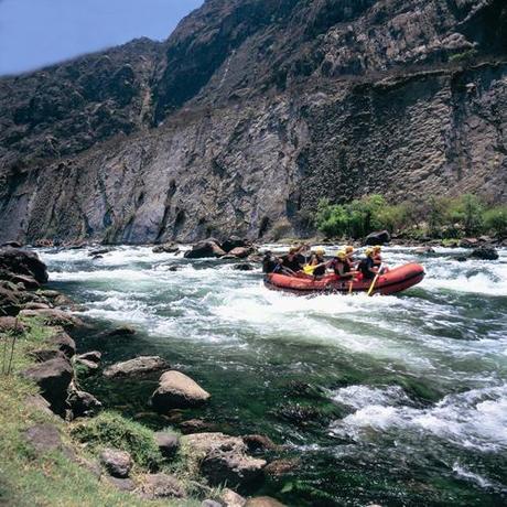 5 lugares ideales para hacer rafting en Argentina.