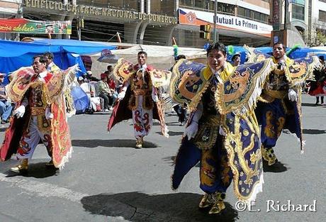 PORTFOLIO SOCIAL: Entrada universitaria 2010… La fiesta universitaria del rescate de la tradición folklórica boliviana…