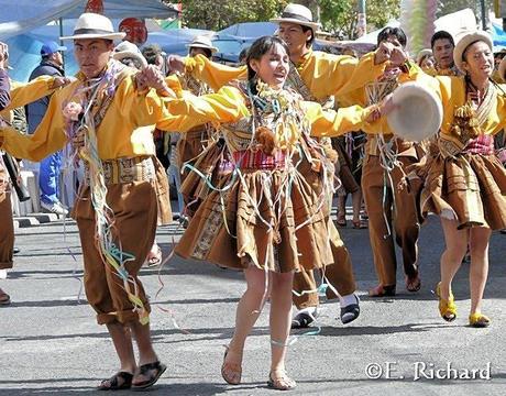 PORTFOLIO SOCIAL: Entrada universitaria 2010… La fiesta universitaria del rescate de la tradición folklórica boliviana…