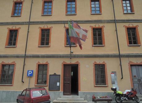 Viaje a ninguna parte. La gran foraleza. Casa consistorial en Exilles. Piamonte.