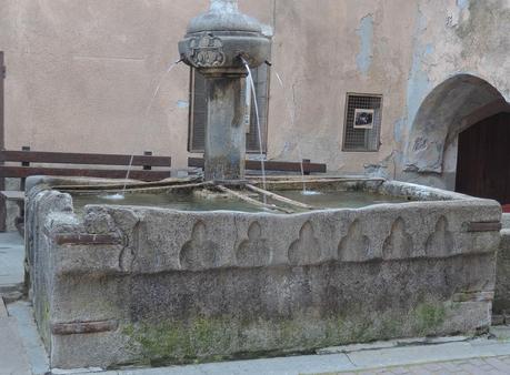 Viaje a ninguna parte. La gran foraleza. Inevitable fuente piamontesa.