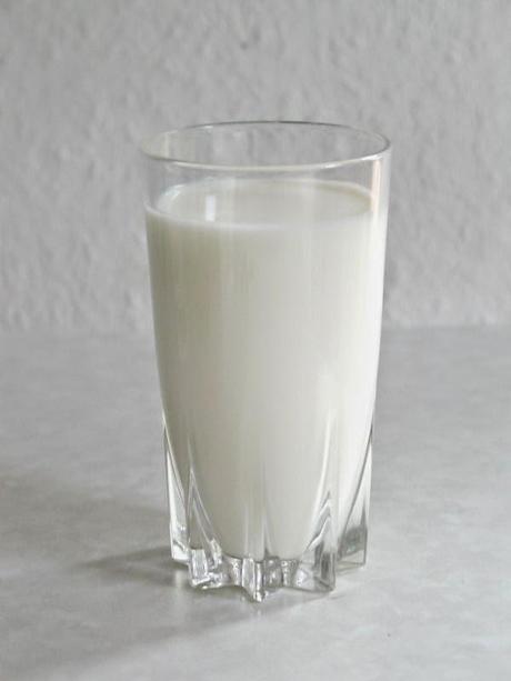 ¿Es verdad que los adultos no necesitan beber leche?