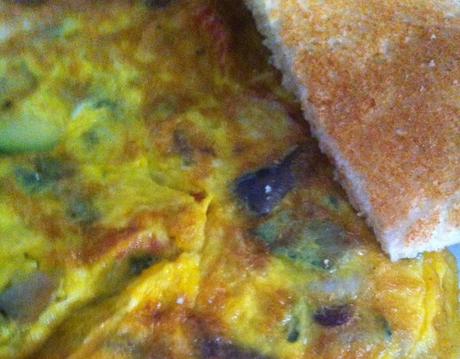 tortilla-de-chapiñones-ajetes-y-queso-azul Tortilla de Champiñones, Ajetes y Queso Azul