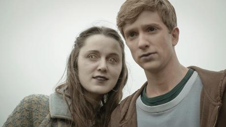 Kieren y Amy in the flesh, amy, kieren, muertos vivientes, no muertos, serie, el zorro con gafas, discriminacion