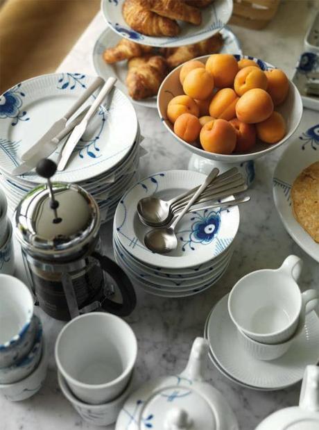 Tiendas de diseño nórdico Royal Copenhaguen (marcas danesas) porcelana de diseño musselmalet royal copenhaguen marcas porcelana diseño danés estilismo de mesas decoración de interiores accesorios diseño hogar 