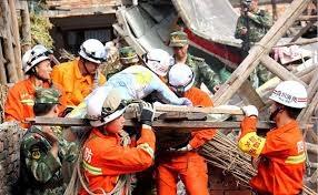 Un terremoto deja al menos 150 muertos en sudoeste de China Un terremoto deja al menos 150 muertos en sudoeste de China