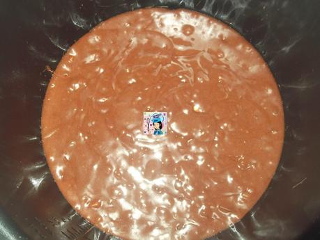 MI BIZCOCHO DE CHOCOLATE CON TROCITOS DE CHOCOLATES DE DOS CLASES EN MI OLLA ERIKA MI BIZCOCHO DE CHOCOLATE CON TROCITOS DE CHOCOLATES DE DOS CLASES EN MI OLLA ERIKA