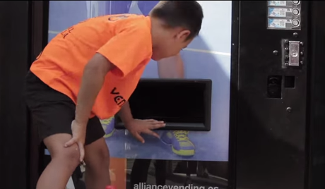 Alliance Vending esconde a Miguel Lamperti en una máquina expendedora Alliance Vending esconde a Miguel Lamperti en una máquina expendedora
