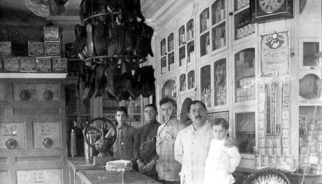 CÓMO VIVÍA UN CHICUCO CÁNTABRO EN CÁDIZ hacia 1905, por Venancio González CÓMO VIVÍA UN CHICUCO CÁNTABRO EN CÁDIZ hacia 1905, por Venancio González