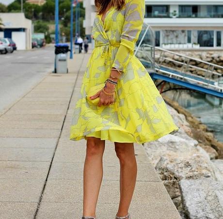 yellow dress