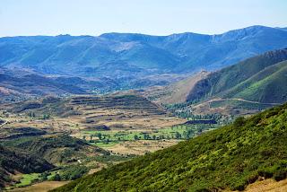 Teverga, ascensión al pico Ferreirúa, vista del valle de Laciana