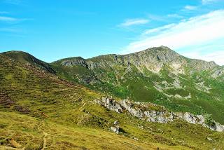 Teverga, ascensión al pico Ferreirúa, vista del cordal de ascenso