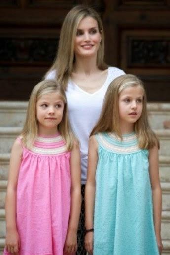 Dña. Letizia y sus hijas, tres melenas casi idénticas