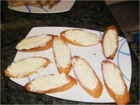 TOSTA DE GAMBAS AL AJILLO CON ALIOLI TOSTA DE GAMBAS AL AJILLO CON ALIOLI