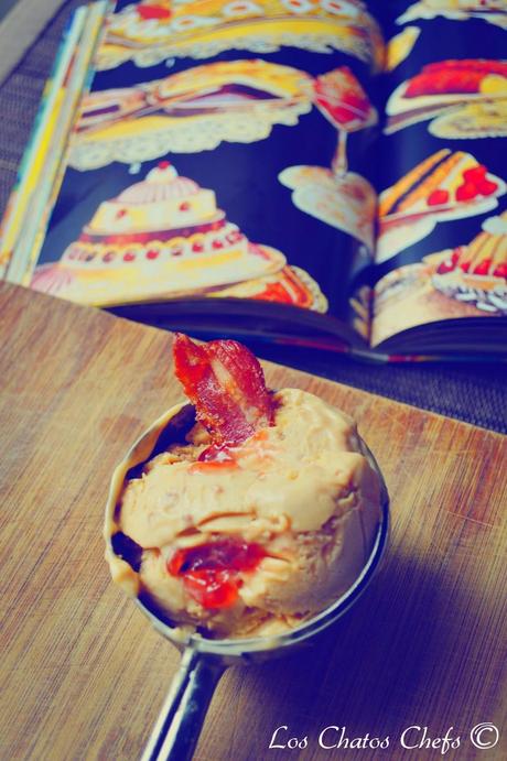 Helado de crema de cacahuete con bacon caramelizado y mermelada de fresa Helado de crema de cacahuete con bacon caramelizado y mermelada de fresa