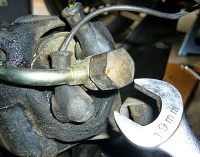 COMO CAMBIAR LA BOMBA DE COMBUSTIBLE DE TU AUTOMOVIL COMO CAMBIAR LA BOMBA DE COMBUSTIBLE DE TU AUTOMOVIL