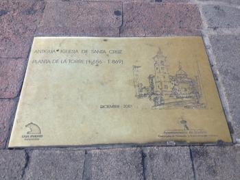 Placa de la antigua Torre de la Santa Cruz, en Madrid