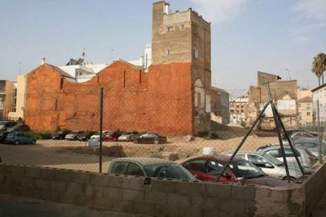 Regenerando Málaga con la comunidad local Uno de los solares convertidos en aparcamiento - Imagen por USER Málaga