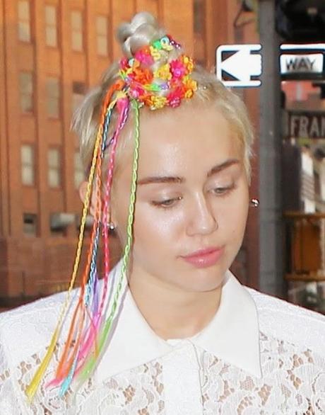 Miley Cyrus con peinado mamarracho