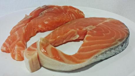 Medallones de Salmón con Sopa y Tartar de Melocotón y Tomate al Tomillo. Medallones de Salmón con Sopa y Tartar de Melocotón y Tomate al Tomillo.