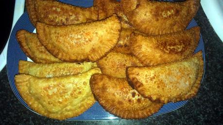 EMPANADILLAS CASERAS DE ATÚN EMPANADILLAS CASERAS DE ATÚN