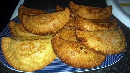 EMPANADILLAS CASERAS DE ATÚN EMPANADILLAS CASERAS DE ATÚN