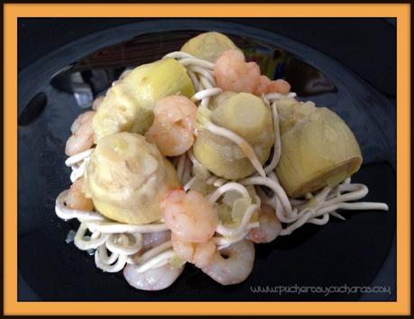 Alcachofas salteadas con gambas y gulas Alcachofas salteadas con gambas y gulas