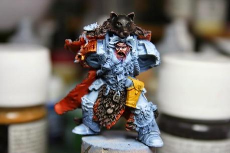 Pintura de la funda de la pistola con Bubonic Brown de Games Workshop Pintura de la funda de la pistola con Bubonic Brown de Games Workshop