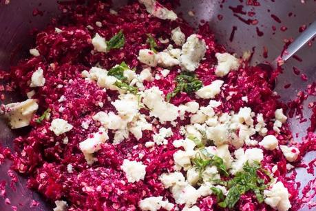 HAMBURGUESA DE REMOLACHA Y QUESO AZUL HAMBURGUESA DE REMOLACHA Y QUESO AZUL