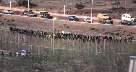 Inmigrantes por un tubo. Inmigrantes por un tubo.