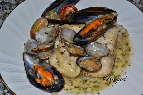 Merluza en Salsa con Almejas y Mejillones Merluza en Salsa con Almejas y Mejillones