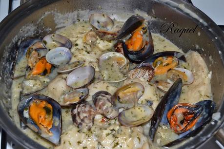 Merluza en Salsa con Almejas y Mejillones Merluza en Salsa con Almejas y Mejillones