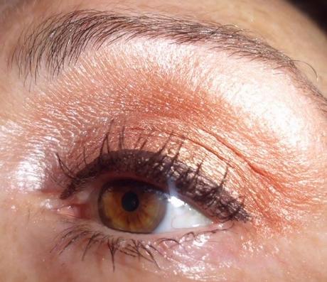 Maquillaje de ojos con tonos dorados maquillaje de ojos marron con dorado