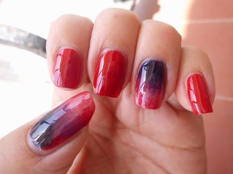 Seda en tus Uñas, manicura degradada azul y roja manicura degradada azul y roja