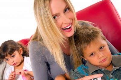 10 formas de ayudar a tu hijo cuando siente celos