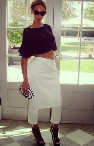 Beyonce y su extraña falda y pantalones todo en uno Beyonce y su extraña falda y pantalones todo en uno