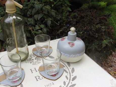 Mesita cuadrada tuneada Mesita cuadrada tuneada