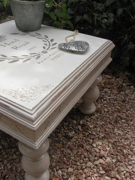 Mesita cuadrada tuneada Mesita cuadrada tuneada