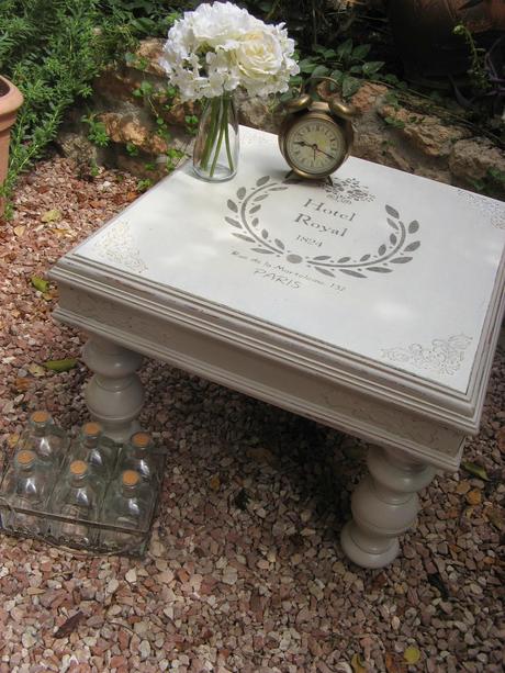 Mesita cuadrada tuneada Mesita cuadrada tuneada