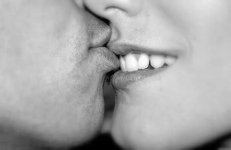 ¿Le Gusta Dar O Recibir Besos? Descubra en MundoZiva8 Por Qué Los Humanos Nos Damos Besos