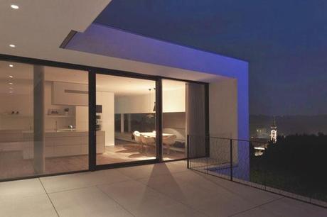 Casa Minimalista con Vista a los Alpes  / Minimal House with Panoramic Alps views