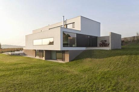 Casa Minimalista con Vista a los Alpes  / Minimal House with Panoramic Alps views